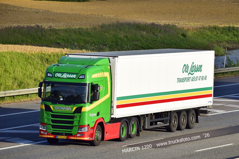 _DSC0534 OLE LARSEN-crop-SCANIA R NG.JPG