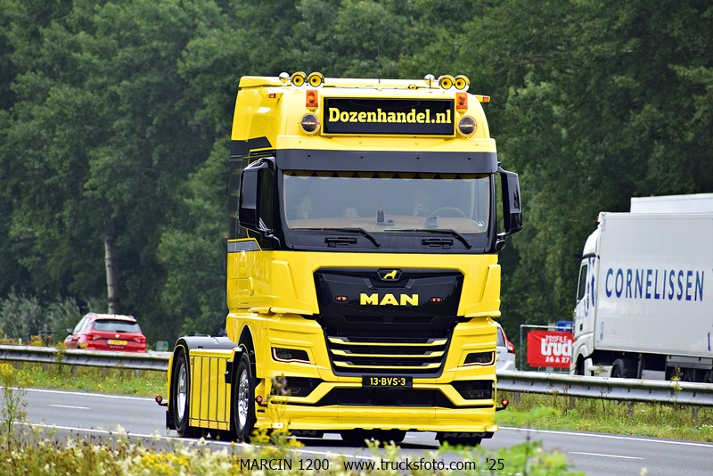 _DSC0610 DOZENHANDEL-crop-MAN TGX II.JPG