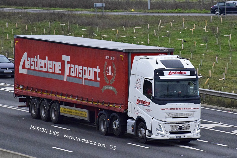 _DSC0244 CASTLEDENE TRANSPORT-crop-VOLVO FH AERO.JPG