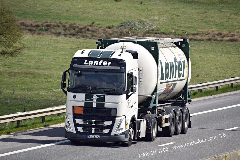 _DSC6290 LANFER-crop-VOLVO FH5.JPG