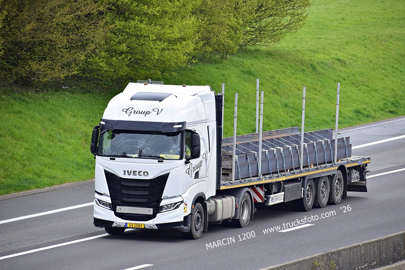 _DSC5412 GROUP V-crop-IVECO S-WAY.JPG