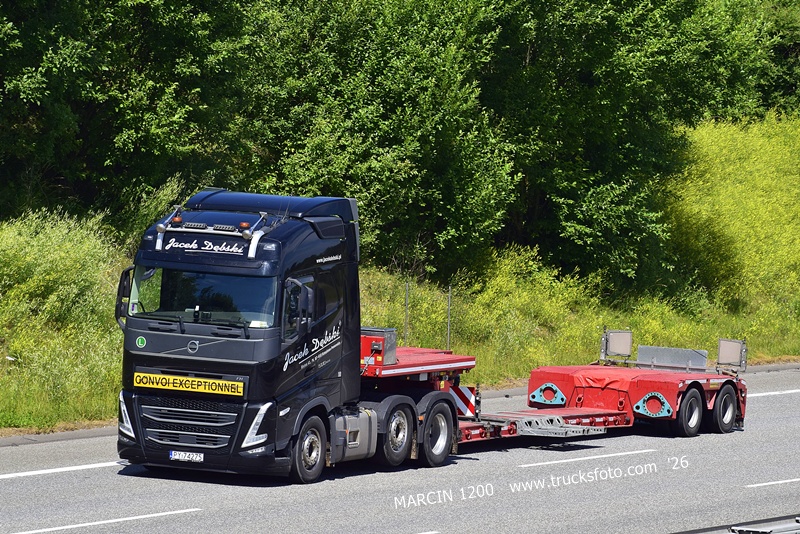 _DSC2150 JACEK DĘBSKI-crop-VOLVO FH5.JPG