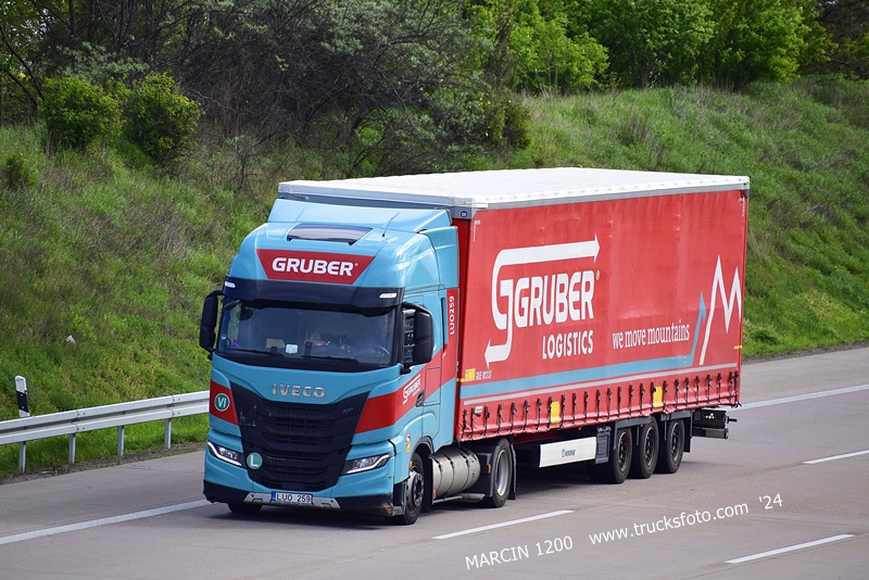 _DSC2613 GRUBER-crop-IVECO S-WAY.JPG