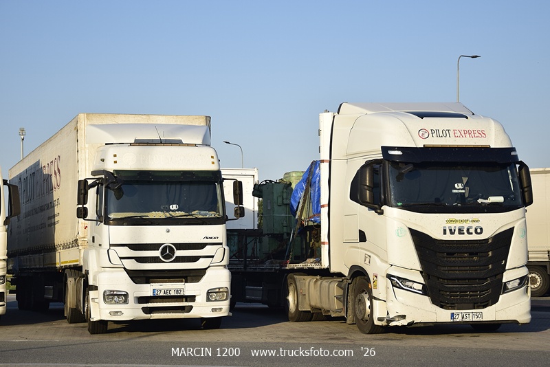 _DSC9525 PILOT EXPRESS-crop-AXOR - IVECO S-WAY.JPG