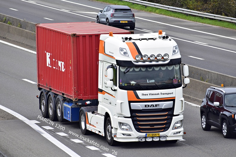 _DSC5389 THEO VLASSAK TRANSPORT-crop-DAF XF 106 II.JPG