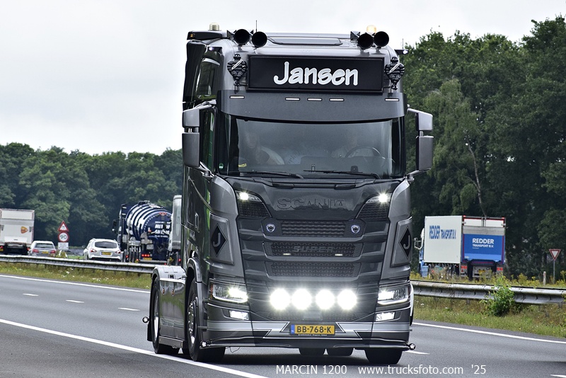 _DSC9903 JANSEN-crop-SCANIA S.JPG