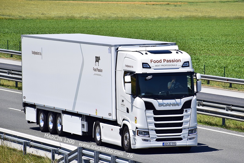 _DSC9140 FOOD PASSION-crop-SCANIA S590 V8.JPG