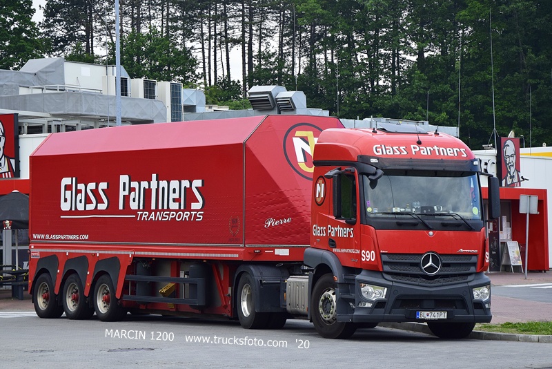 _DSC1338 Glass Partners-crop-ACTROS.JPG