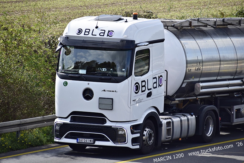 _DSC4953 OBLAK-crop-ActrosL ProCabin.JPG