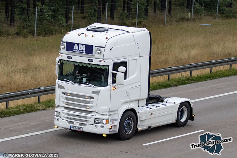 Scania R Streamline - AM Hermanos Viola.jpg