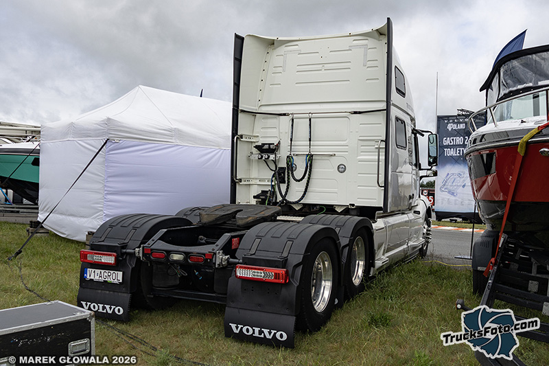 Volvo VNL 780 Agrol.jpg