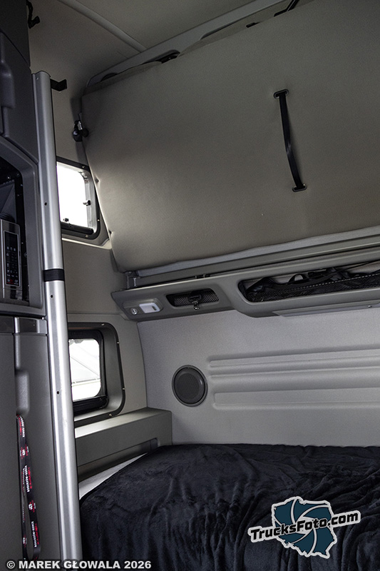 Volvo VNL 860.jpg