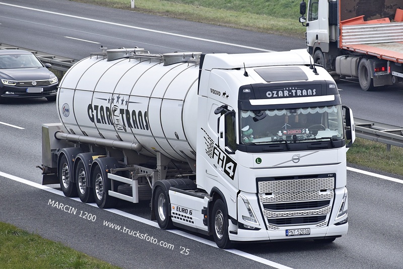 _DSC5354 CZAR-TRANS-crop- VOLVO FH.JPG