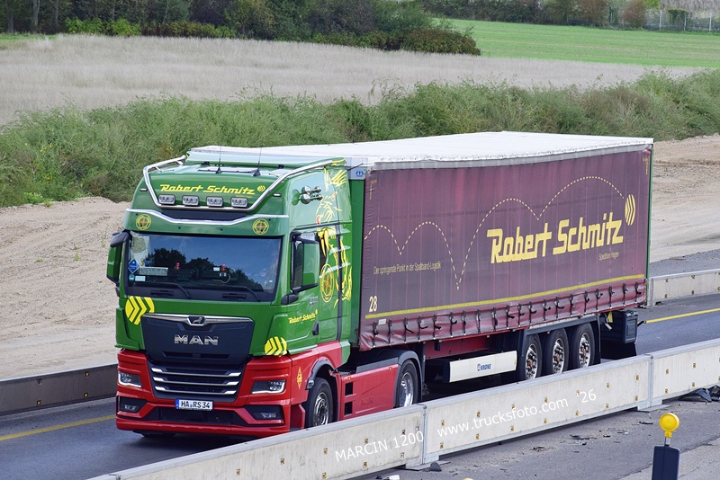 _DSC4772 ROBERT SCHMITZ-crop-MAN TGX II.JPG