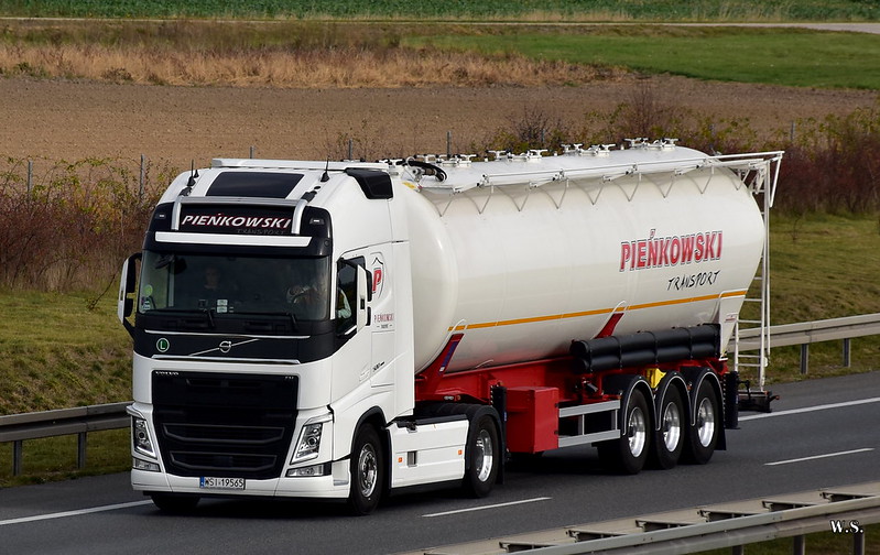 Volvo_FH4_Pieńkowski_PL.jpg
