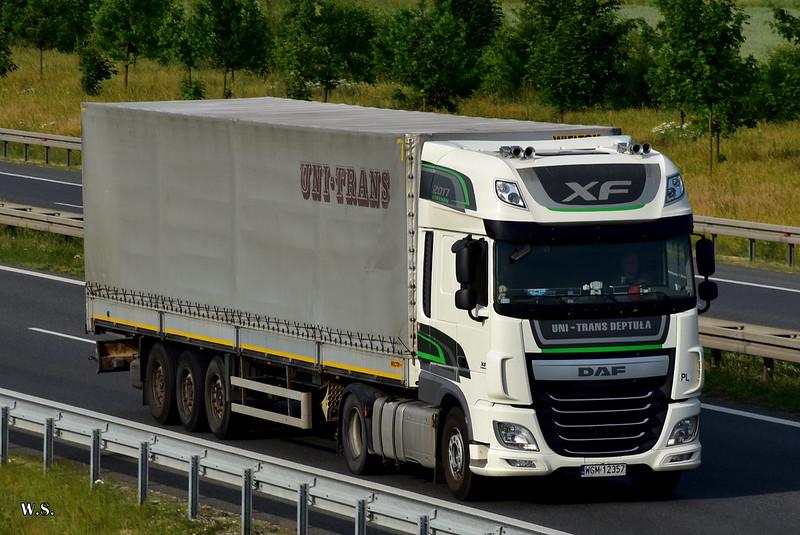 Uni-Trans_DAF_XF106_PL.jpg