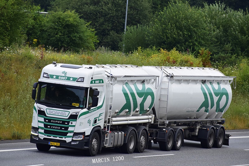 _DSC9764-crop.JPG