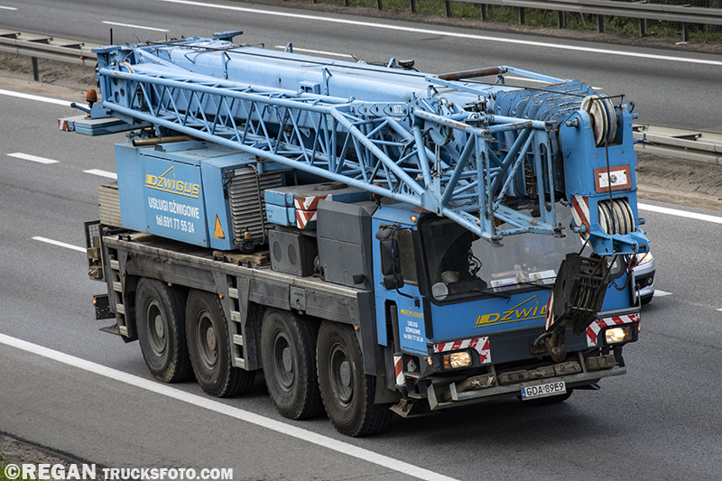 LIBHERR LTM 1090 2.jpg