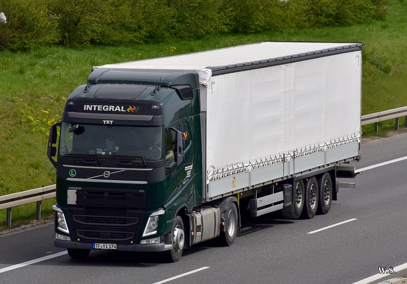 Interal_Volvo_FH4_D_2.jpg