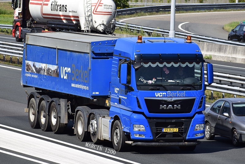 _DSC7611-crop.JPG