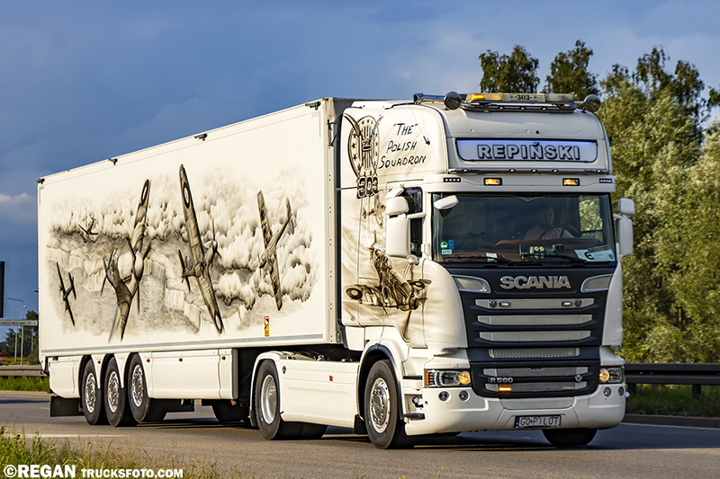 Scania R560 V8 Repiński Transport Dywizjon 303.jpg