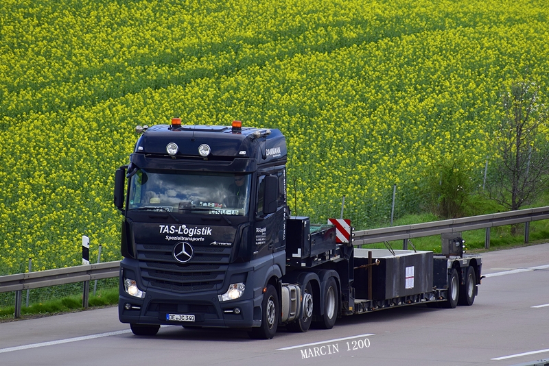 _DSC2212-crop-Mercedes-Benz Actros MP4 BigSpace-TAS Logistik.JPG