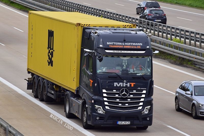 _DSC1586-crop-Mercedes-Benz Actos MP5-Mattern & Hoffmann.JPG