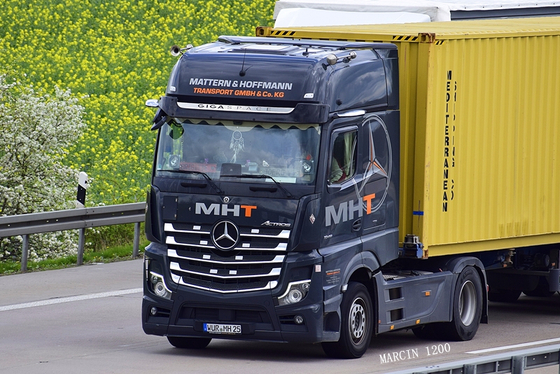 _DSC1996-crop-Mercedes-Benz Actos MP5-Mattern & Hoffmann.JPG