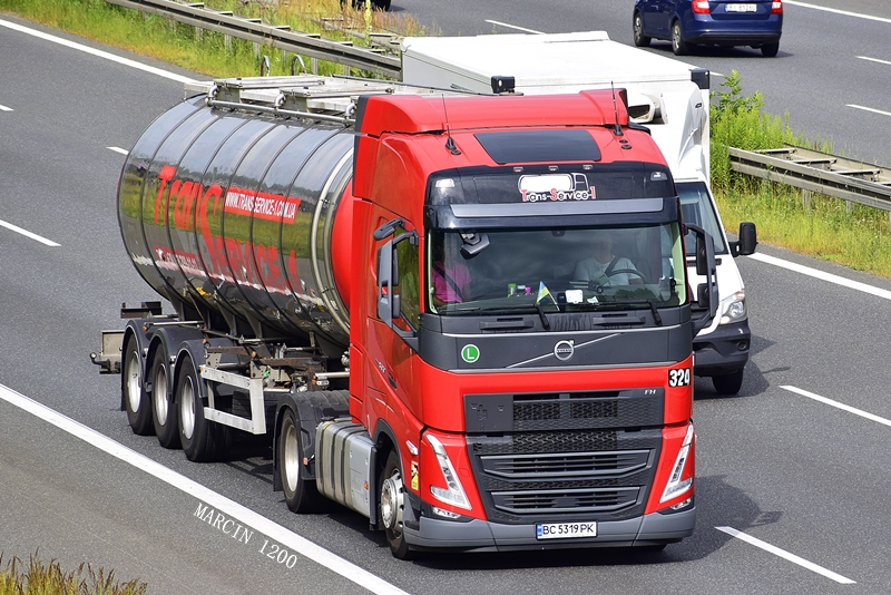 _DSC5147-crop-Trans-Service-1-Volvo FH V Globetrotter.JPG