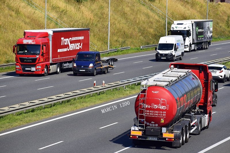 _DSC6281-crop-Trans-Service-1-Volvo FH V Globetrotter.JPG