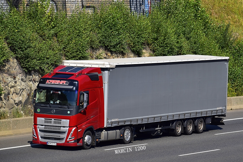 _DSC6318-crop-KARINA-Volvo FH V Globetrotter XL.JPG