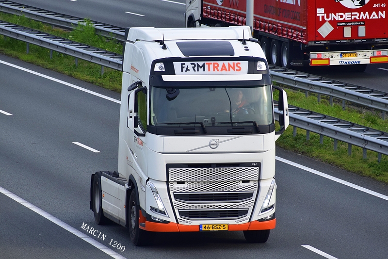 _DSC3459-crop-Volvo FH V Globetrotter-Farm Trans.JPG