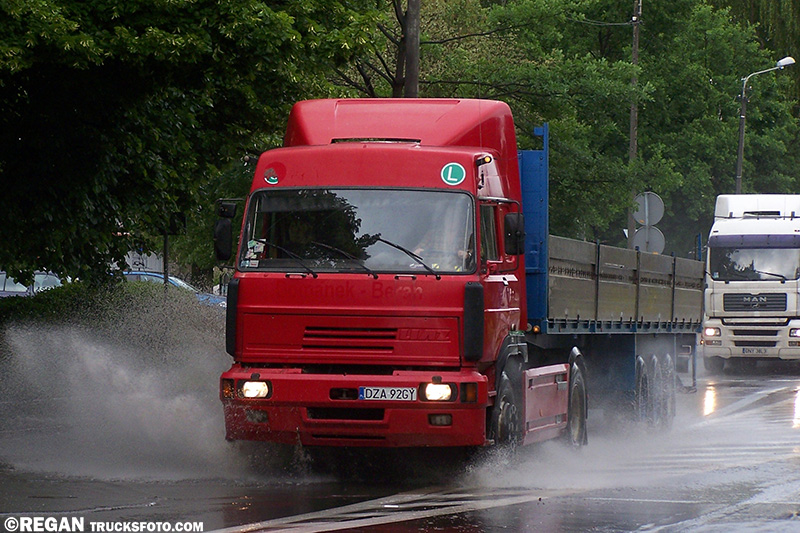 Liaz 300 ciągnik siodłowy.jpg