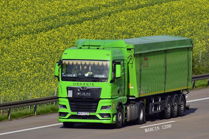 _DSC2367-crop-Urbanik-MAN TGX II.JPG
