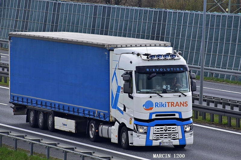 _DSC4833-crop-Riki Trans -Renault Range T.JPG