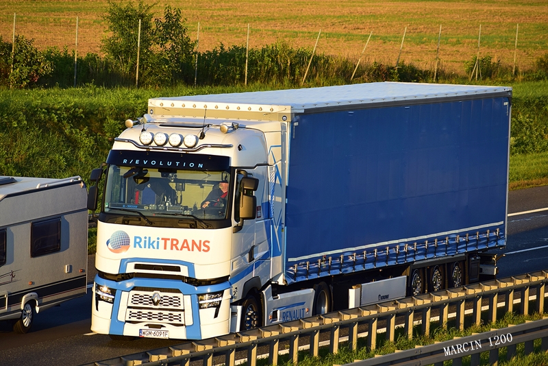 _DSC6752-crop-Riki Trans-Renault Range T Evo.JPG