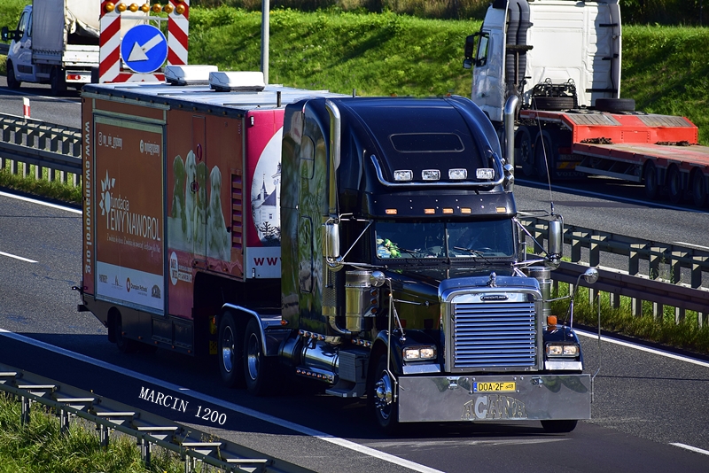 _DSC6853-crop-Freightliner.JPG