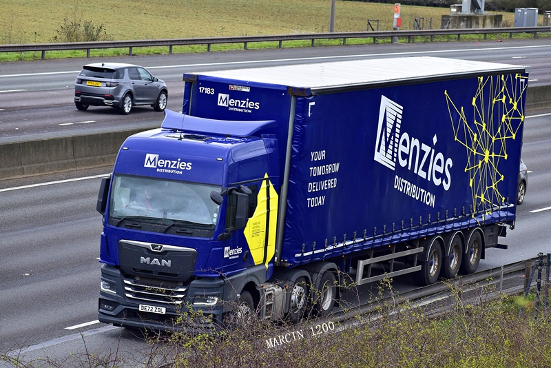 _DSC0474-crop-Menzies-MAN TGX II.JPG