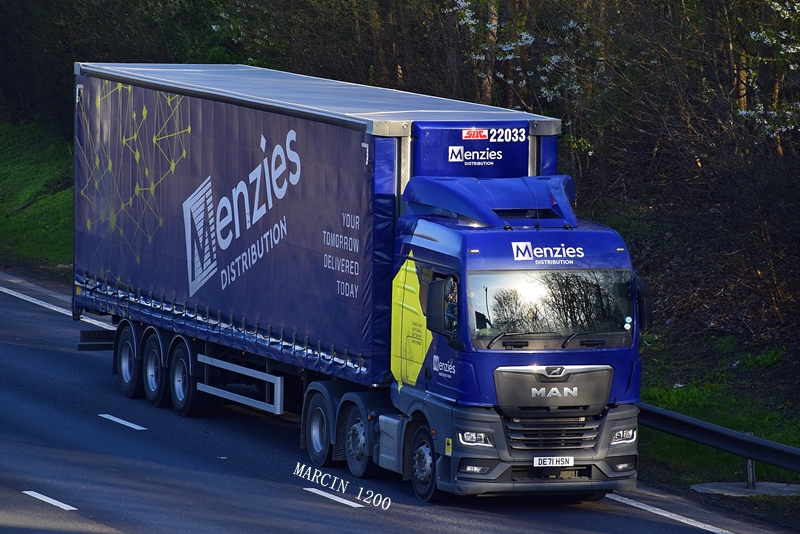 _DSC9916-crop-Menzies-MAN TGX II.JPG