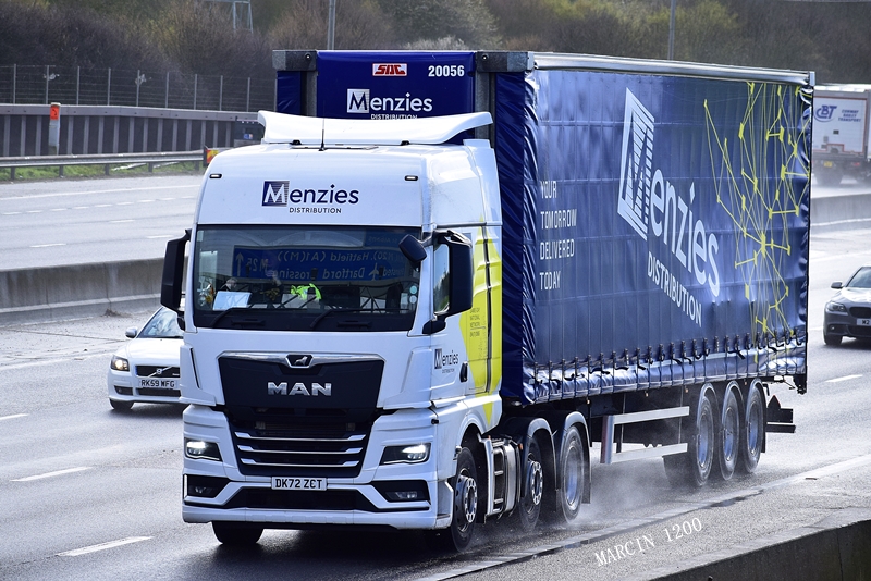 _DSC0919-crop-MAN TGX II -Menzies.JPG