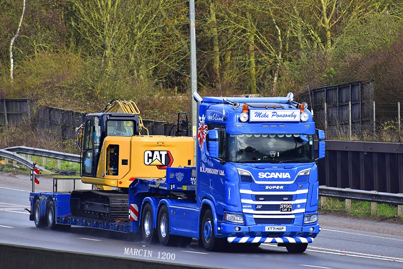 _DSC0915-crop-Mike Ponsonby-Scania S 650 XT NG.JPG