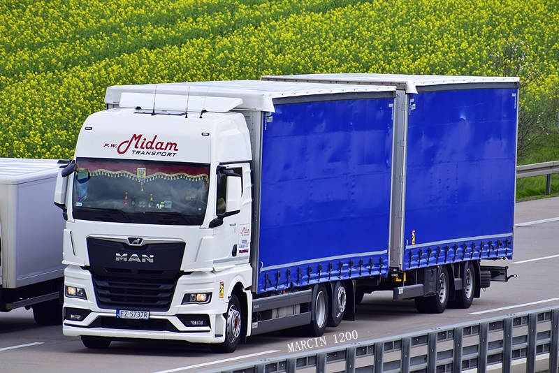 _DSC1992-crop-MAN TGX II-Midam.JPG