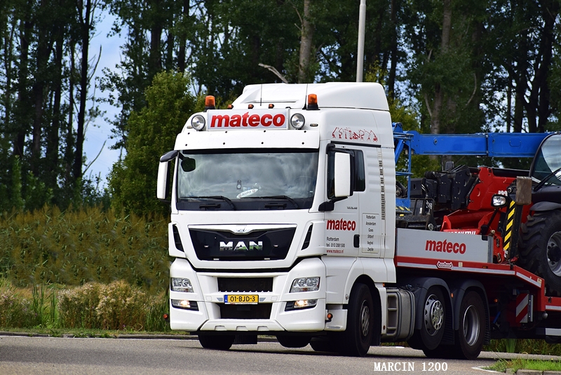 _DSC6832-crop-MATECO-MAN TGX Euro6 XLX.JPG