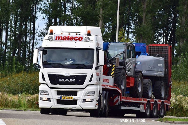 _DSC6833-crop-MATECO-MAN TGX Euro6 XLX.JPG