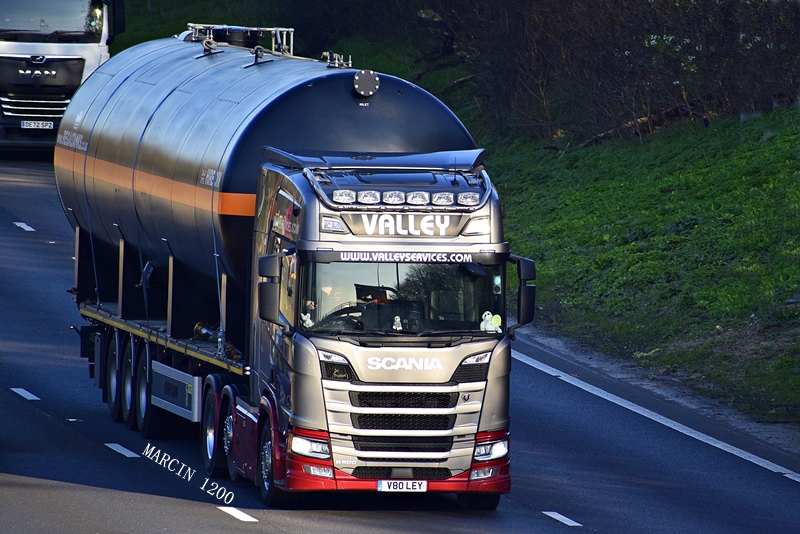 _DSC9912-crop-Scania R NG-Valley Services.JPG