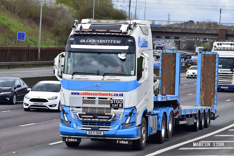 _DSC0604-crop-Volvo FH V-Collins Earthworks.JPG