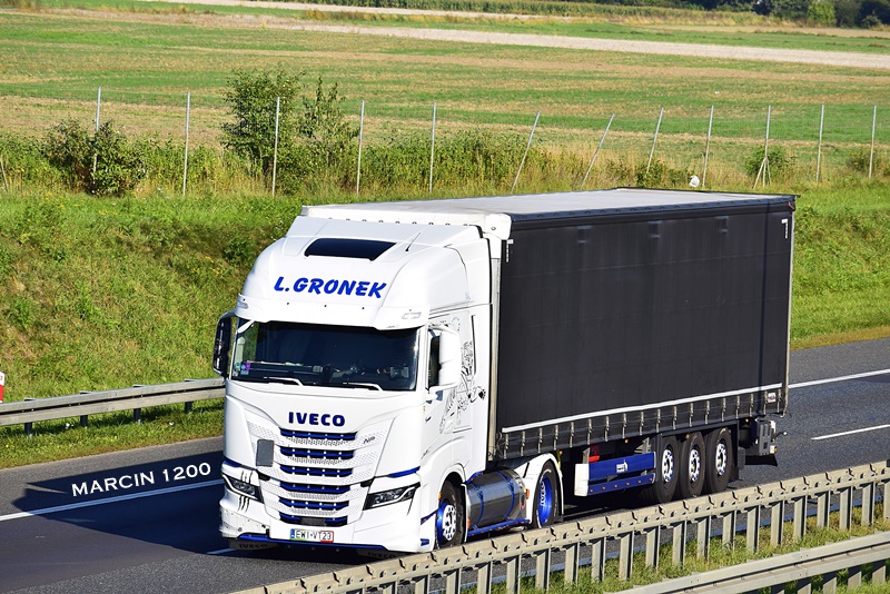 _DSC7090-crop-L.GRONEK-Iveco S-Way.JPG