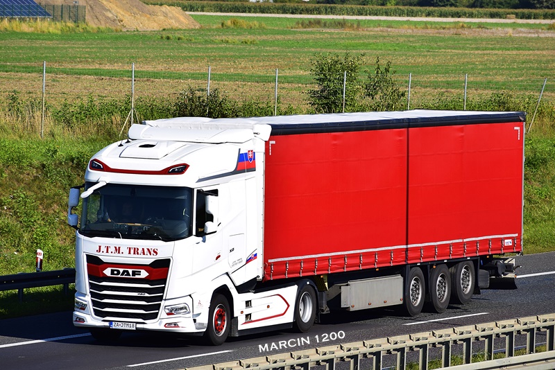 _DSC7015-crop-J.T.M. Trans-DAF XG.JPG