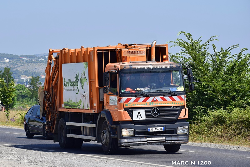 _DSC5344-crop-Mercedes-Benz Axor.JPG
