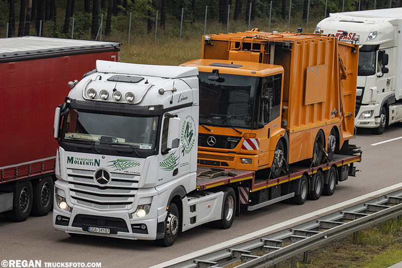 Mercedes-Benz Actros MP4 Molkentin Transport.jpg